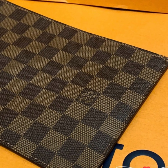 Authentic NEW Louis Vuitton Neverfull red damier pouch - Picture 6 of 10